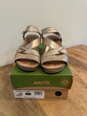 Earth Thistle Pink Metallic Suede Strappy Sandals
